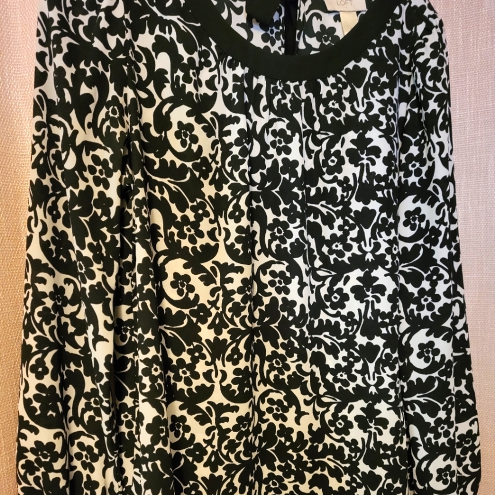 Nice Loft black and white print blouse